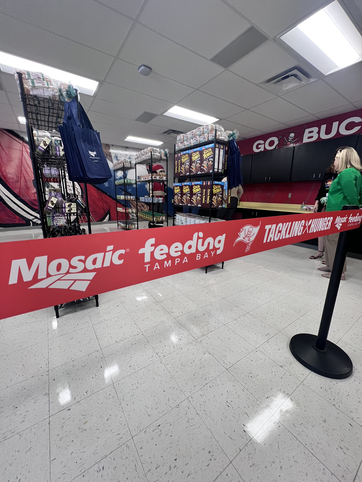 Mosaic And The Tampa Bucs Open Food Panty To Tackle Hunger